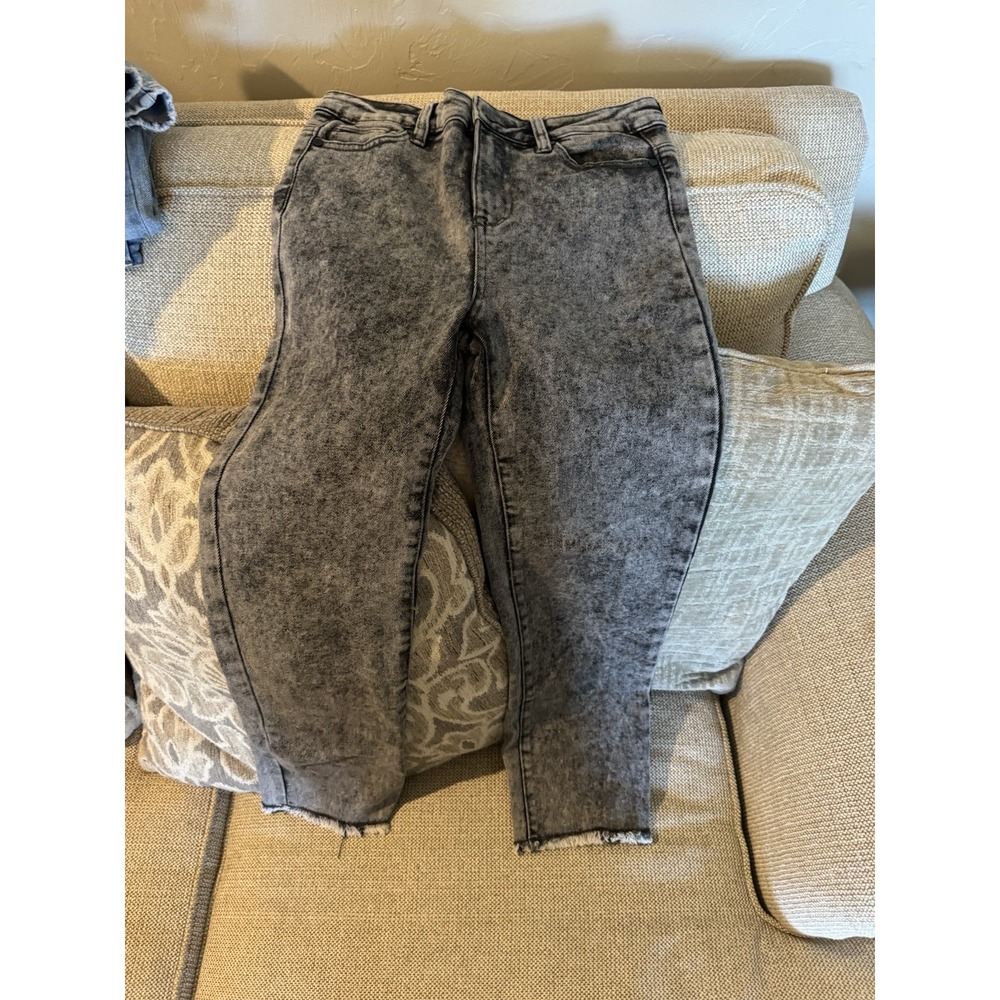 Kendall and kylie womens cropped jeans size 5/27